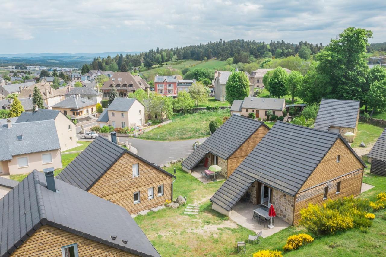 Village De Gites Les Chalets De L'Aubrac Aumont-Aubrac Exterior photo