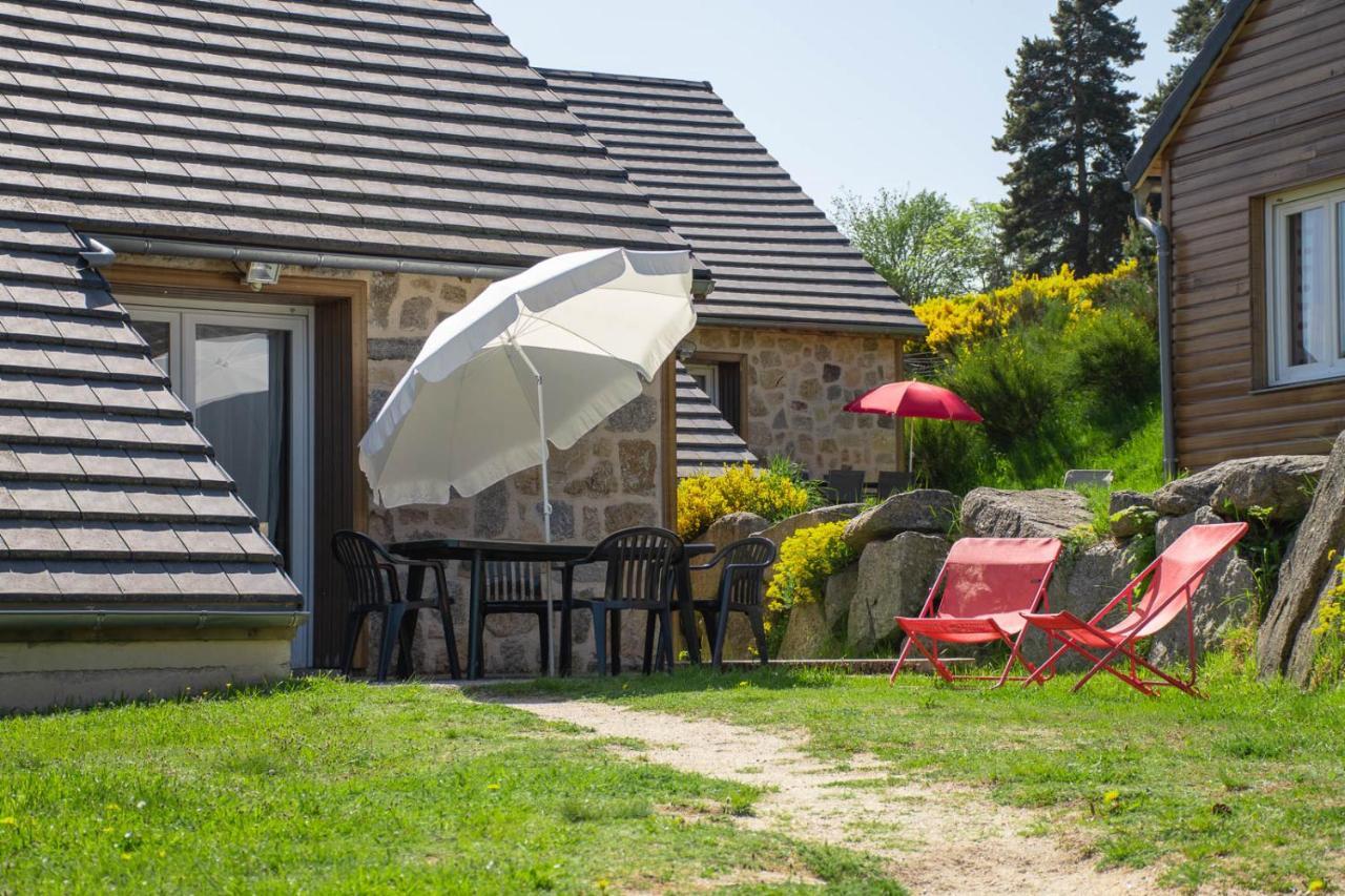 Village De Gites Les Chalets De L'Aubrac Aumont-Aubrac Exterior photo